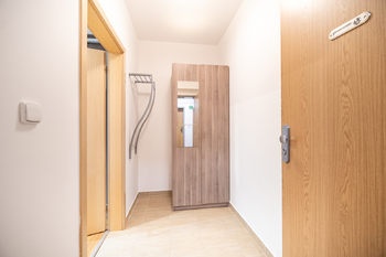 PŘEDSÍŇ - Pronájem bytu 1+1 v osobním vlastnictví 43 m², Praha 5 - Radlice