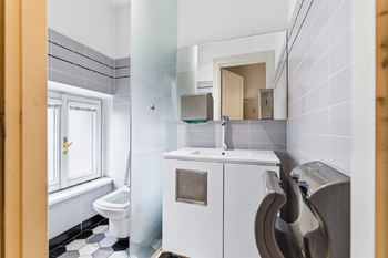 5.NP toaleta - Pronájem kancelářských prostor 214 m², Praha 5 - Smíchov