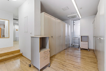 5.NP prostor u kuchyňského koutu - Pronájem kancelářských prostor 214 m², Praha 5 - Smíchov