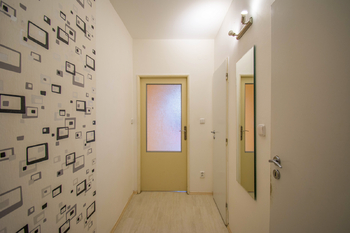 Chodba - Pronájem bytu 2+kk v osobním vlastnictví 57 m², Hradec Králové