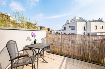 Rezidence je v zeleni s krásnými výhledy do údolí - Pronájem bytu 2+kk v osobním vlastnictví 47 m², Praha 5 - Smíchov