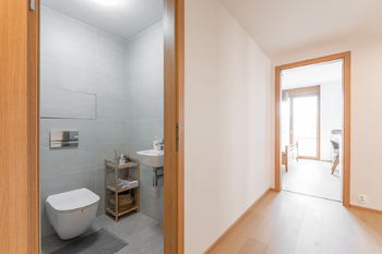 WC - Pronájem bytu 3+kk v osobním vlastnictví 110 m², Praha 4 - Modřany