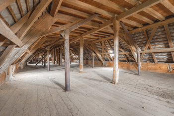 Prodej historického objektu 1000 m², Žerotice