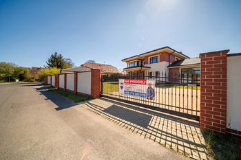 Prodej domu 363 m², Jesenice