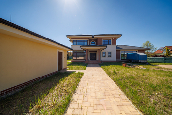 Prodej domu 363 m², Jesenice