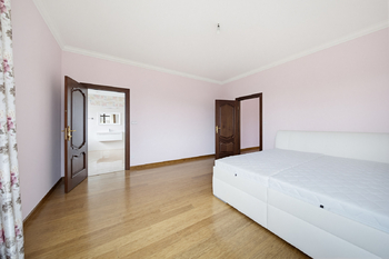 Prodej domu 363 m², Jesenice