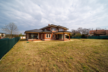 Prodej domu 363 m², Jesenice