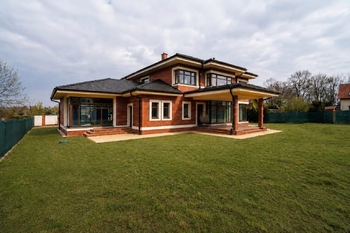 Prodej domu 363 m², Jesenice