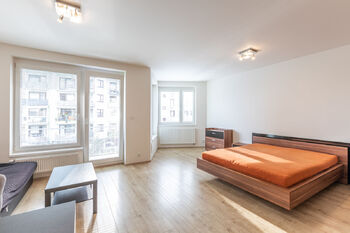 Pronájem bytu 1+kk v osobním vlastnictví 53 m², Praha 9 - Střížkov