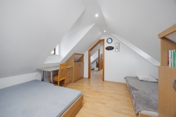 Pokoj 1 v podkroví - Prodej chaty / chalupy 121 m², Petroupim