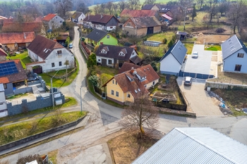 Pohled dron 1 - Prodej chaty / chalupy 121 m², Petroupim