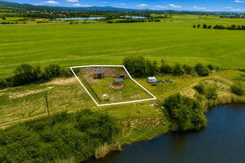 Prodej pozemku 600 m², Ostružno