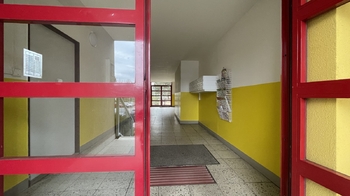 vstup do domu - Prodej bytu 3+1 v osobním vlastnictví 74 m², Praha 5 - Stodůlky