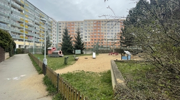 prostor ve vnitrobloku - Prodej bytu 3+1 v osobním vlastnictví 74 m², Praha 5 - Stodůlky