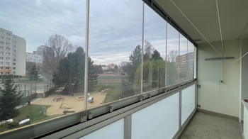 zasklená lodžie - Prodej bytu 3+1 v osobním vlastnictví 74 m², Praha 5 - Stodůlky