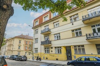 Prodej bytu 1+kk v osobním vlastnictví 31 m², Praha 5 - Smíchov