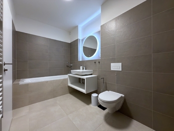 2. koupelna - Pronájem bytu 4+kk v osobním vlastnictví 92 m², Kladno