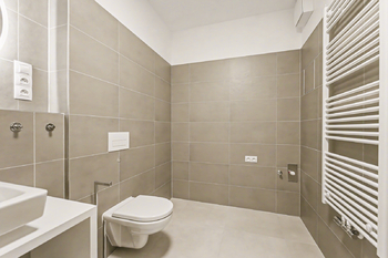 hlavní koupelna - Pronájem bytu 4+kk v osobním vlastnictví 92 m², Kladno