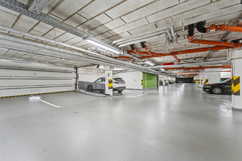 garáže - Pronájem bytu 4+kk v osobním vlastnictví 92 m², Kladno