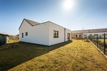 Západní strana domu - Prodej domu 118 m², Planá nad Lužnicí