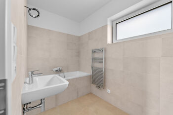 Koupelna - Prodej domu 118 m², Planá nad Lužnicí