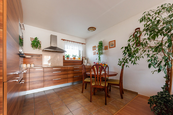 Výjimečný byt 3+kk s terasou, Popůvky, ul. Horní - Prodej bytu 3+kk v osobním vlastnictví 80 m², Popůvky 