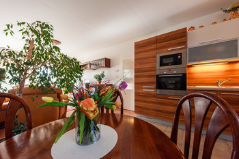 Výjimečný byt 3+kk s terasou, Popůvky, ul. Horní - Prodej bytu 3+kk v osobním vlastnictví 80 m², Popůvky