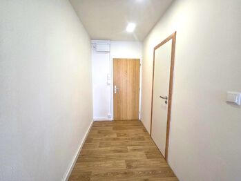 předsíň - Pronájem bytu 1+kk v osobním vlastnictví 32 m², České Budějovice