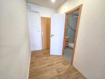 předsíň - Pronájem bytu 1+kk v osobním vlastnictví 32 m², České Budějovice
