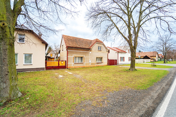 Prodej domu 95 m², Straky