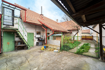 Prodej domu 95 m², Straky