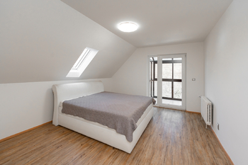 Prodej domu 300 m², Měchenice