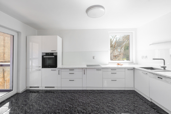 Prodej domu 300 m², Měchenice