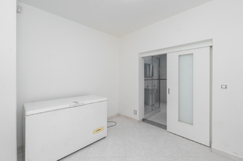 Prodej domu 300 m², Měchenice