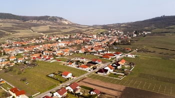 Prodej pozemku 1292 m², Perná