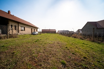 Prodej pozemku 1292 m², Perná