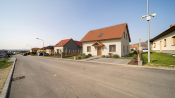 Prodej pozemku 1292 m², Perná
