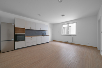 Obývací pokoj s kuchyní  - Pronájem bytu 3+kk v osobním vlastnictví 57 m², Hradec Králové