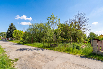 Prodej pozemku 1530 m², Malý Újezd