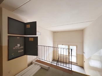 Prodej nájemního domu 1800 m², Kraslice