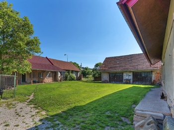 Prodej domu 864 m², Bašnice