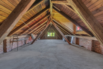 Prodej domu 864 m², Bašnice