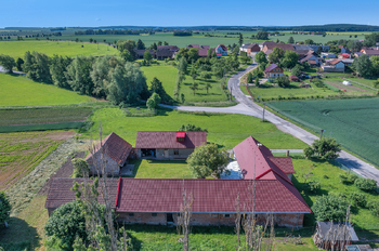 Prodej domu 864 m², Bašnice