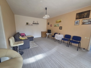 byt- obývací pokoj (současný stav) - Prodej domu 180 m², České Budějovice