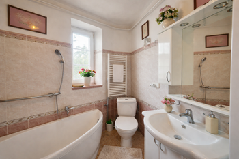 dům- koupelna s WC - Prodej domu 180 m², České Budějovice