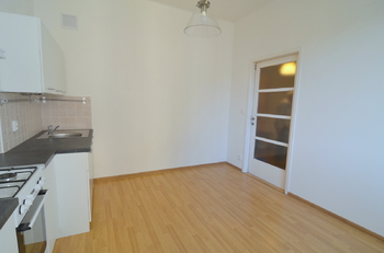 obytná kuchyň 12,8 m2 - Pronájem bytu 3+1 v osobním vlastnictví 78 m², Praha 8 - Libeň