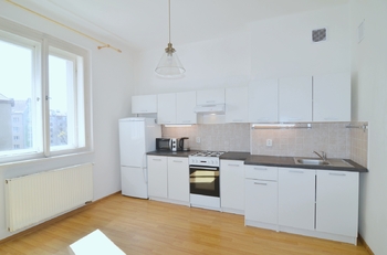 obytná kuchyň 12,8 m2 - Pronájem bytu 3+1 v osobním vlastnictví 78 m², Praha 8 - Libeň