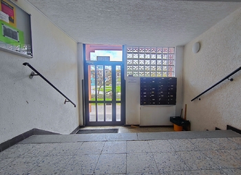 Vstup do domu - Prodej bytu 1+1 v družstevním vlastnictví 35 m², Ostrava