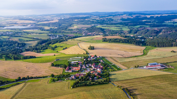 Prodej pozemku 5619 m², Milasín