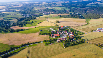 Prodej pozemku 5619 m², Milasín